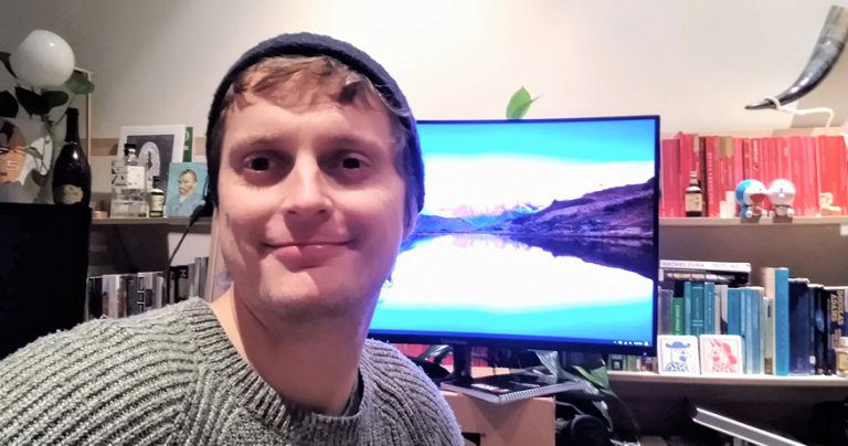 Thami Croeser working from home